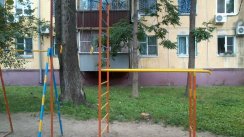 Площадка для воркаута в городе Хабаровск №2298 Маленькая Современная фото